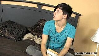 Horny Twinks Make Use of Empty Classroom - porn video